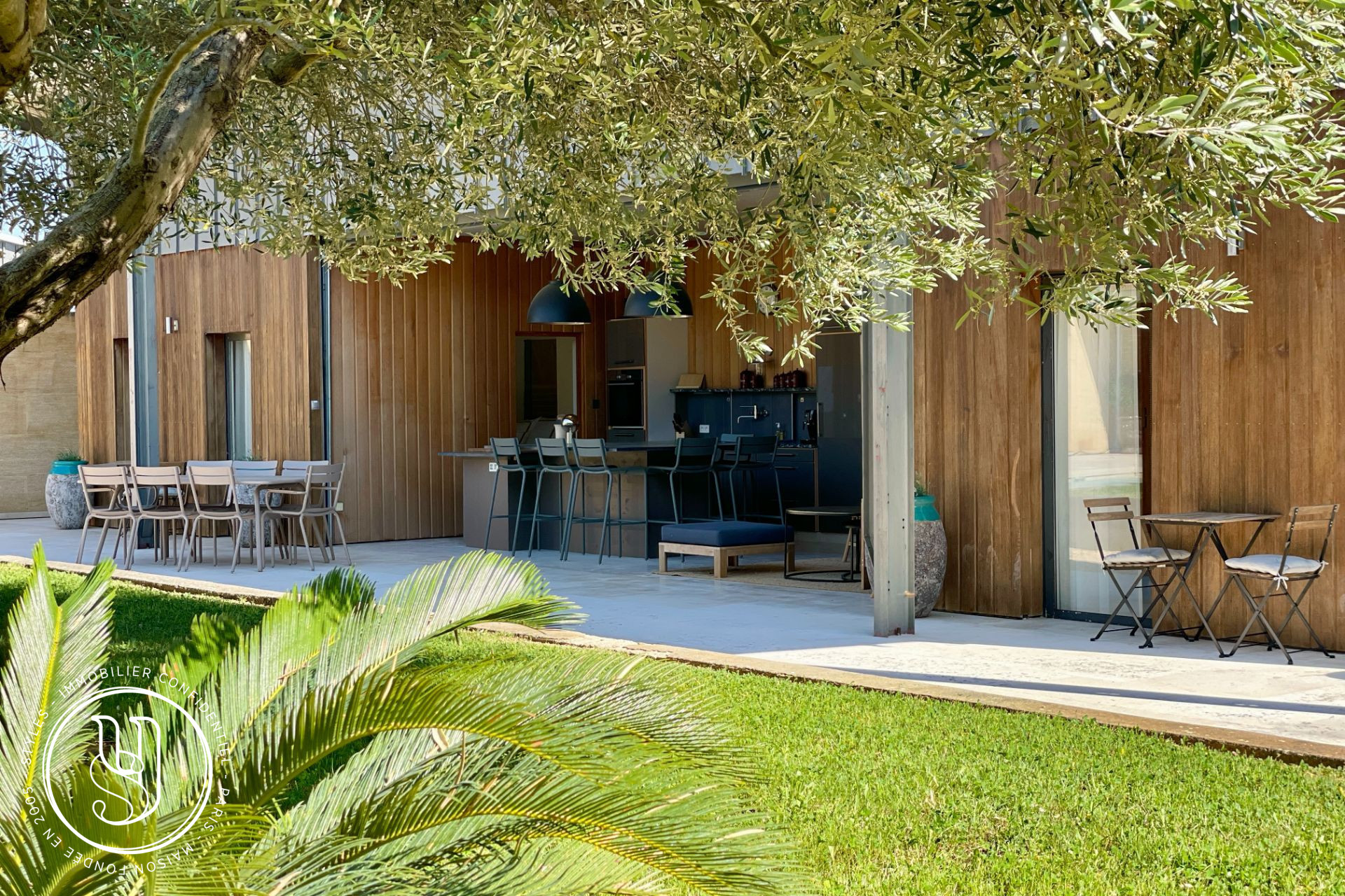 Uzès - Unique and Contemporary House - image 12