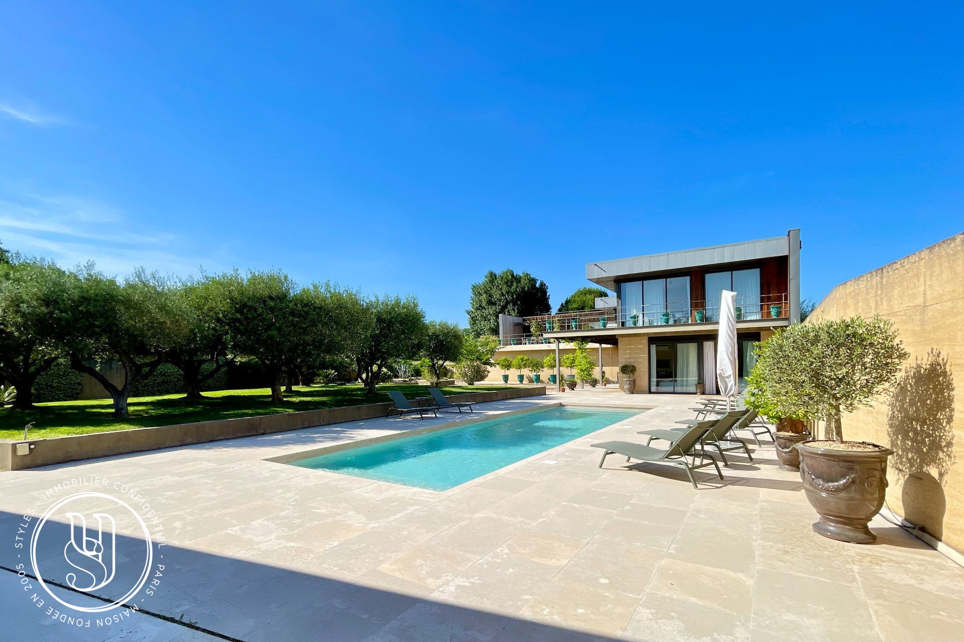 Uzès - Unique and Contemporary House - image 1