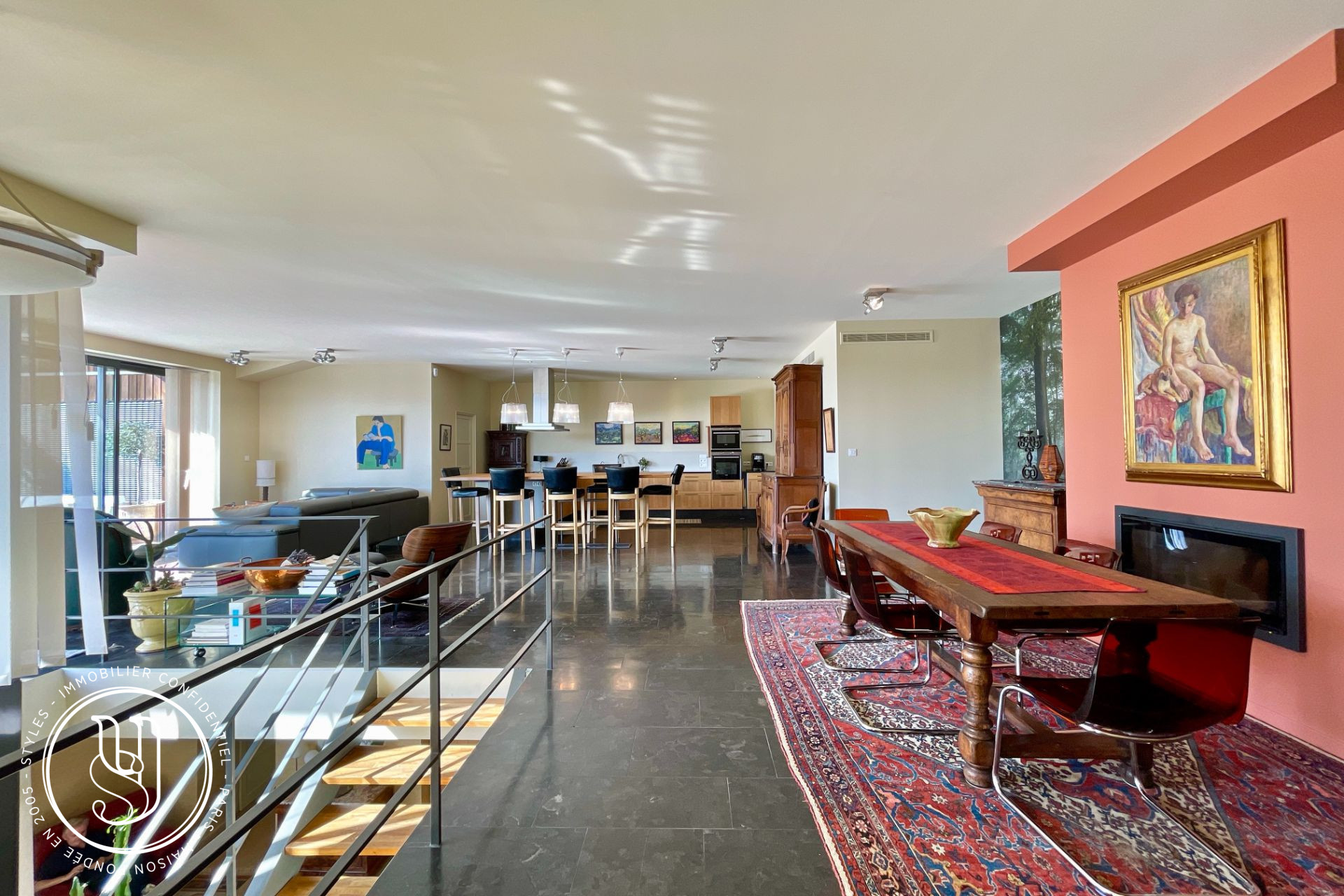 Uzès - Unique and Contemporary House - image 2