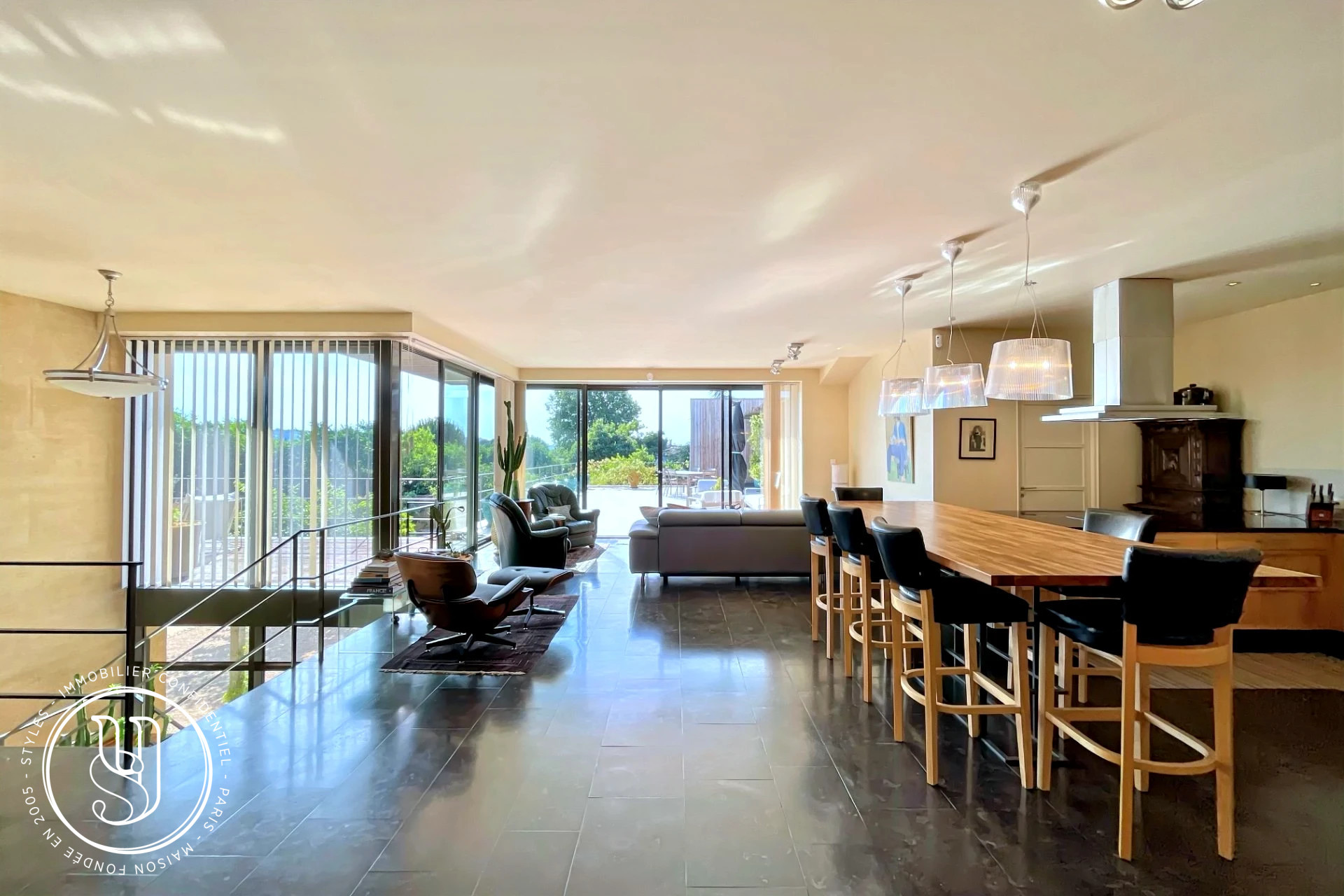 Uzès - Unique and Contemporary House - image 4