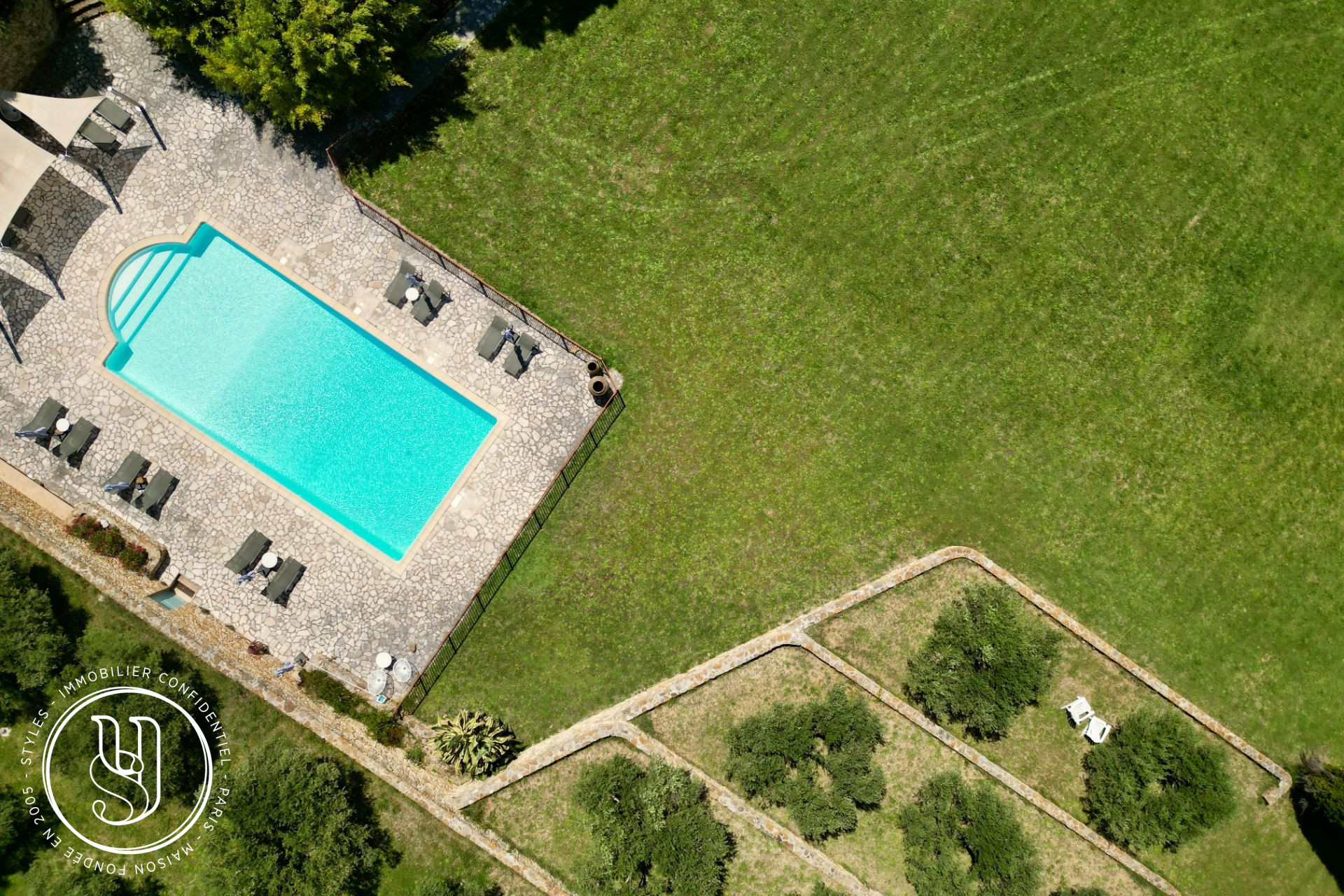 Uzès - close by, a peaceful haven with undeniable charm and unobstruc - image 16