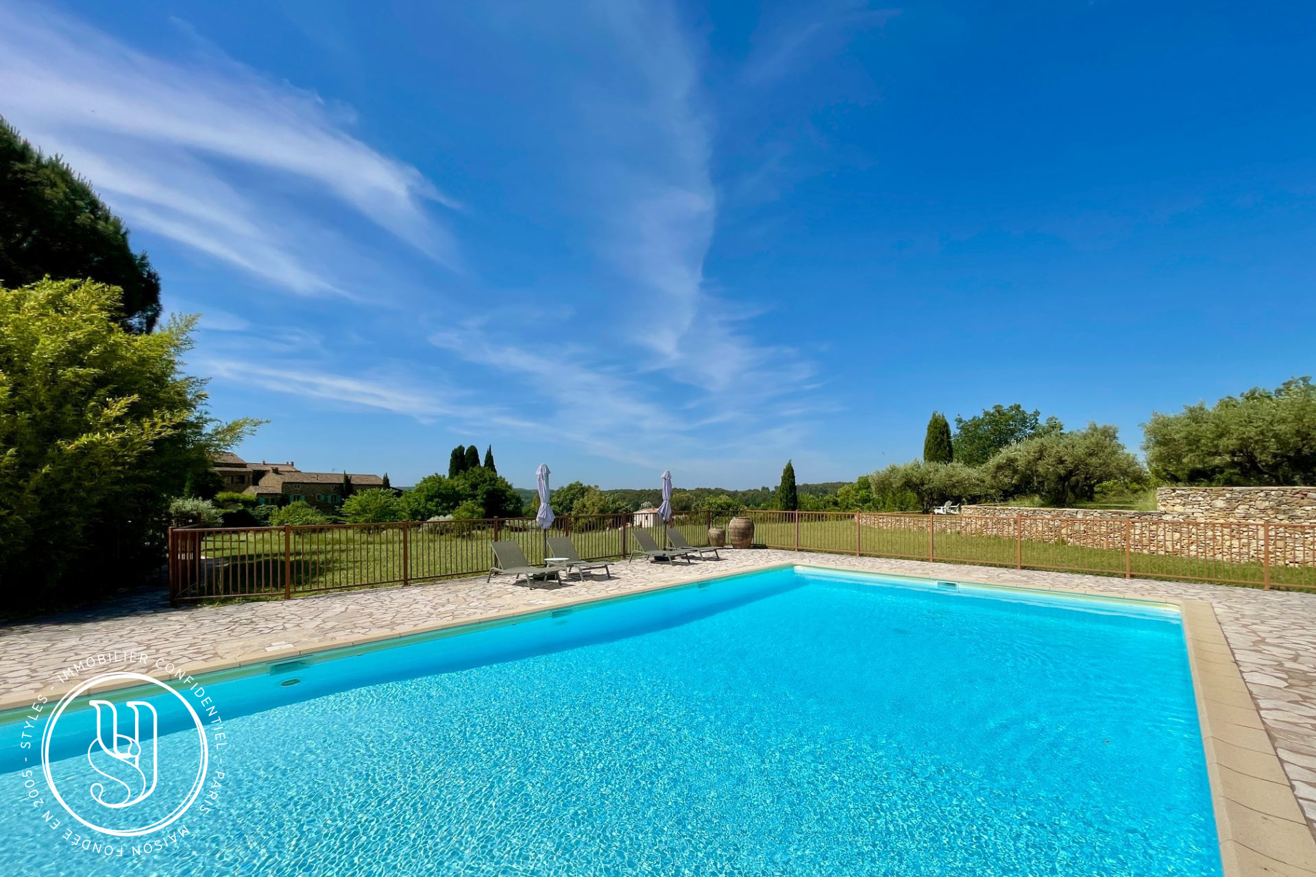 Uzès - close by, a peaceful haven with undeniable charm and unobstruc - image 5
