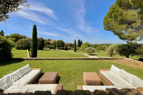 Uzès - close by, a peaceful haven with undeniable charm and unobstruc - image 1
