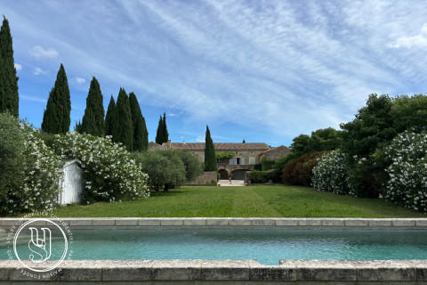 Uzès - region, a beautiful character property with a swimming pool an - image 1