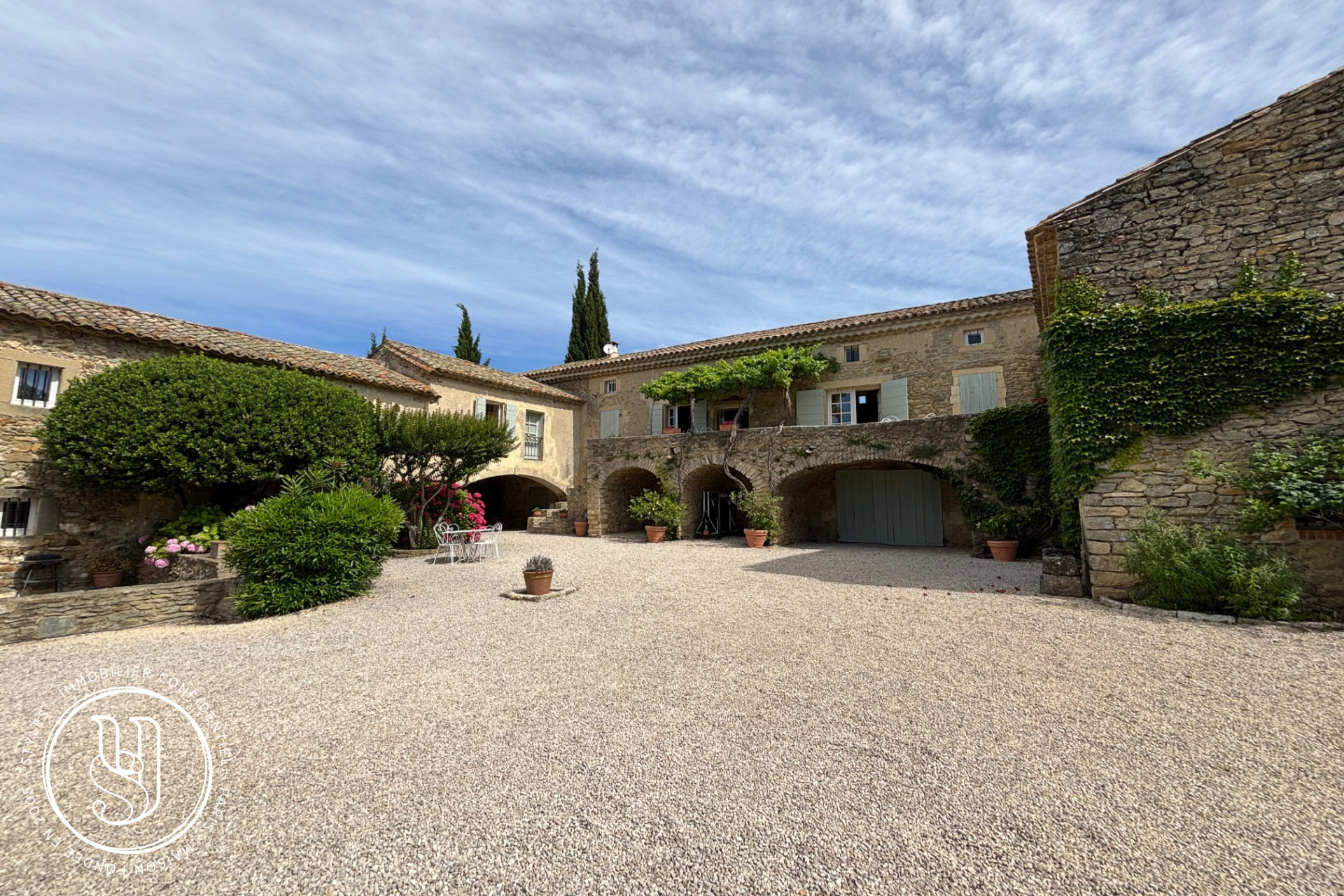 Uzès - region, a beautiful character property with a swimming pool an - image 6