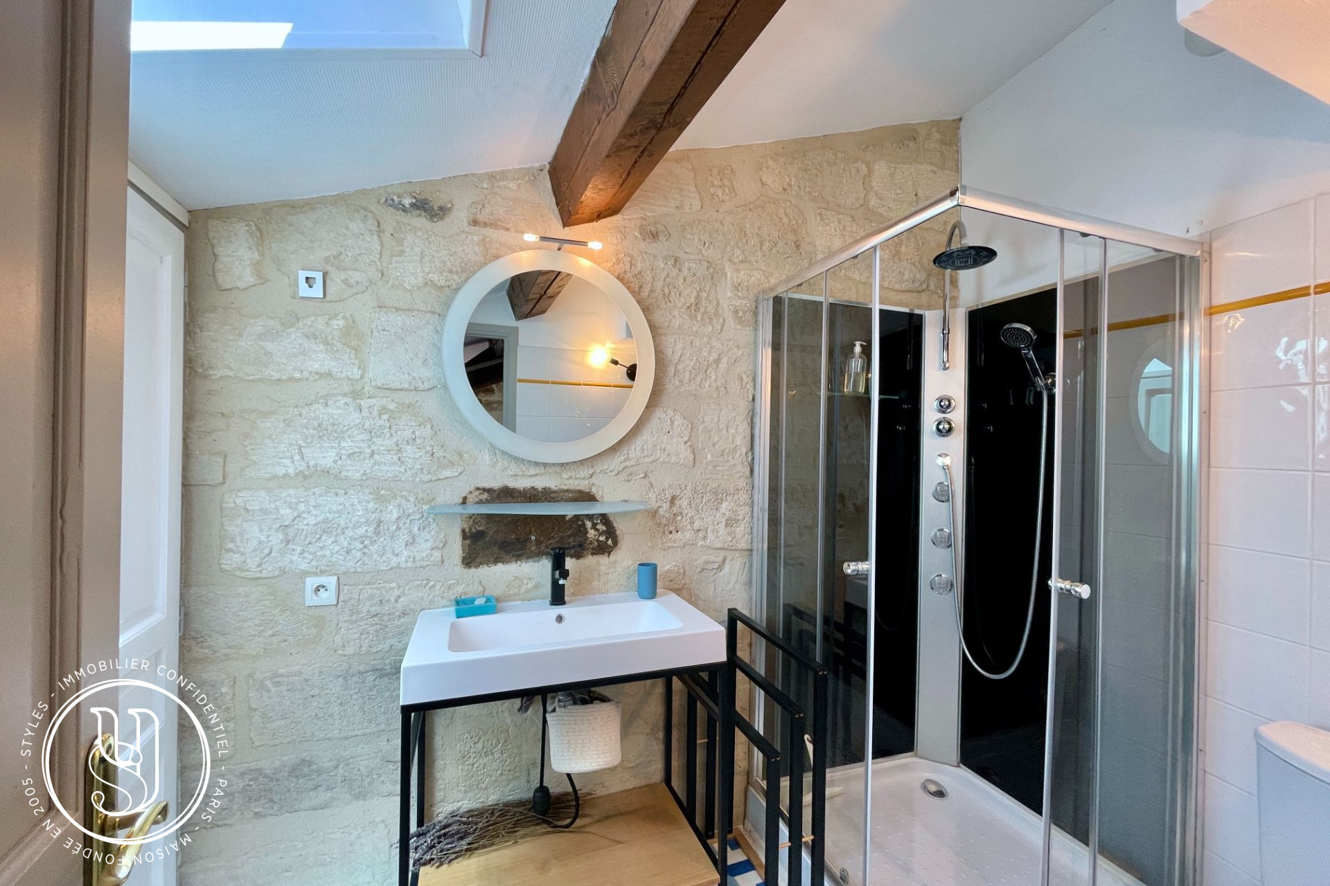 Uzès - charming apartment in a quiet setting within an iconic locatio - image 9