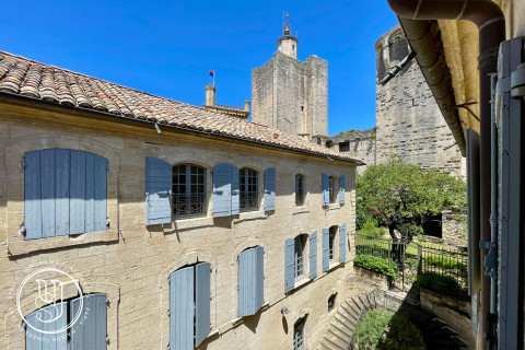 Uzès - charming apartment in a quiet setting within an iconic locatio - image 1