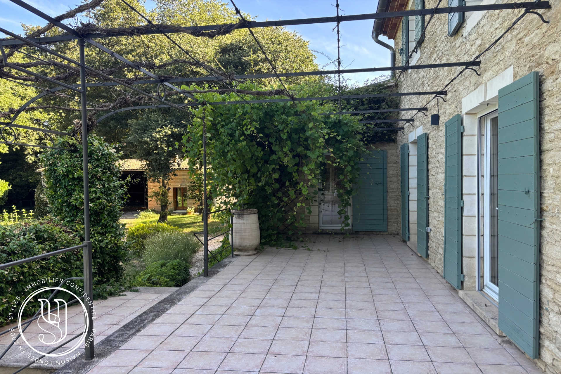 Uzès - Close - Large stone family house with pool and barn. - image 2