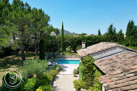 Eygalières - Une élégante maison provençale à quelques minutes du centre  - image 1