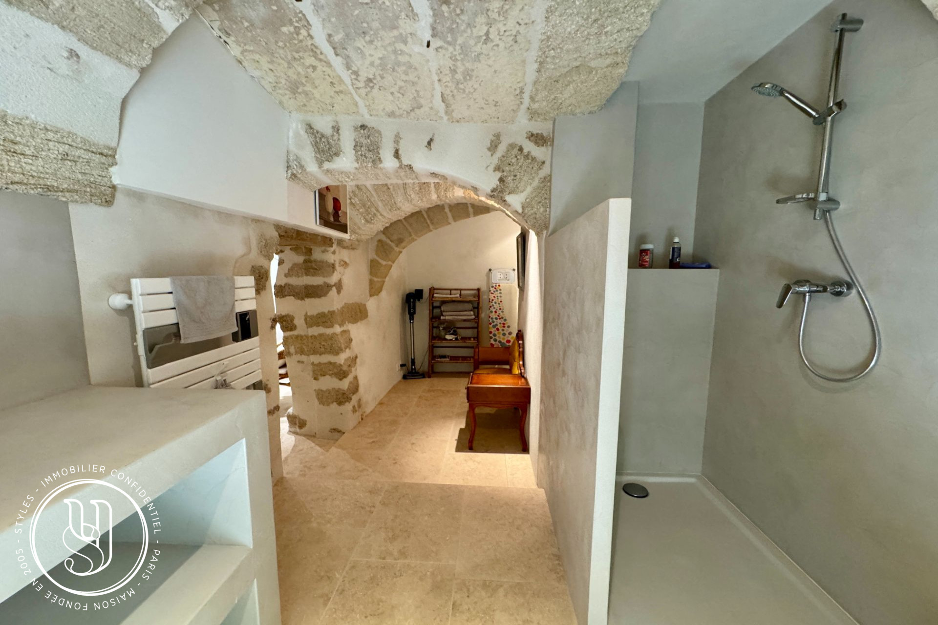 Uzès - Renovated Townhouse with Garage, Terrace, and Separate Apartme - image 8