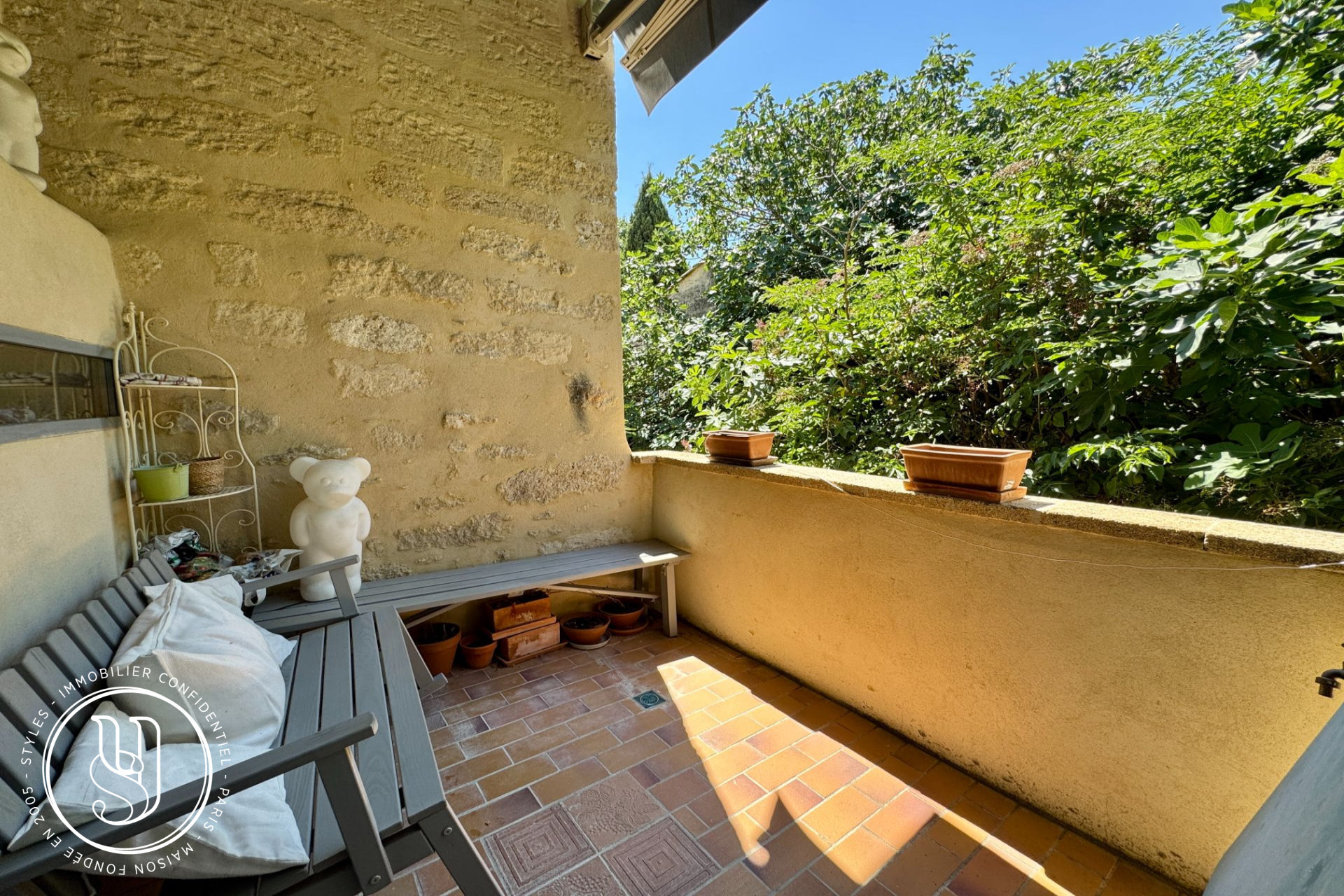 Uzès - Renovated Townhouse with Garage, Terrace, and Separate Apartme - image 1