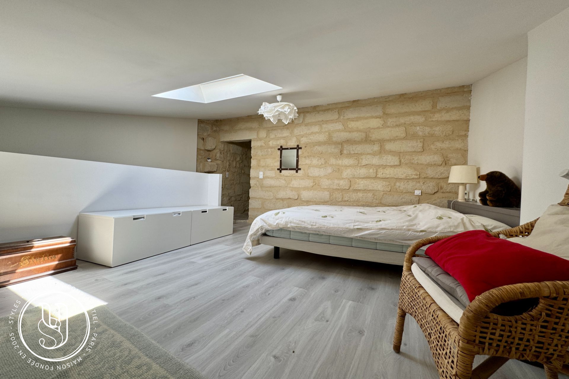 Uzès - Renovated Townhouse with Garage, Terrace, and Separate Apartme - image 11