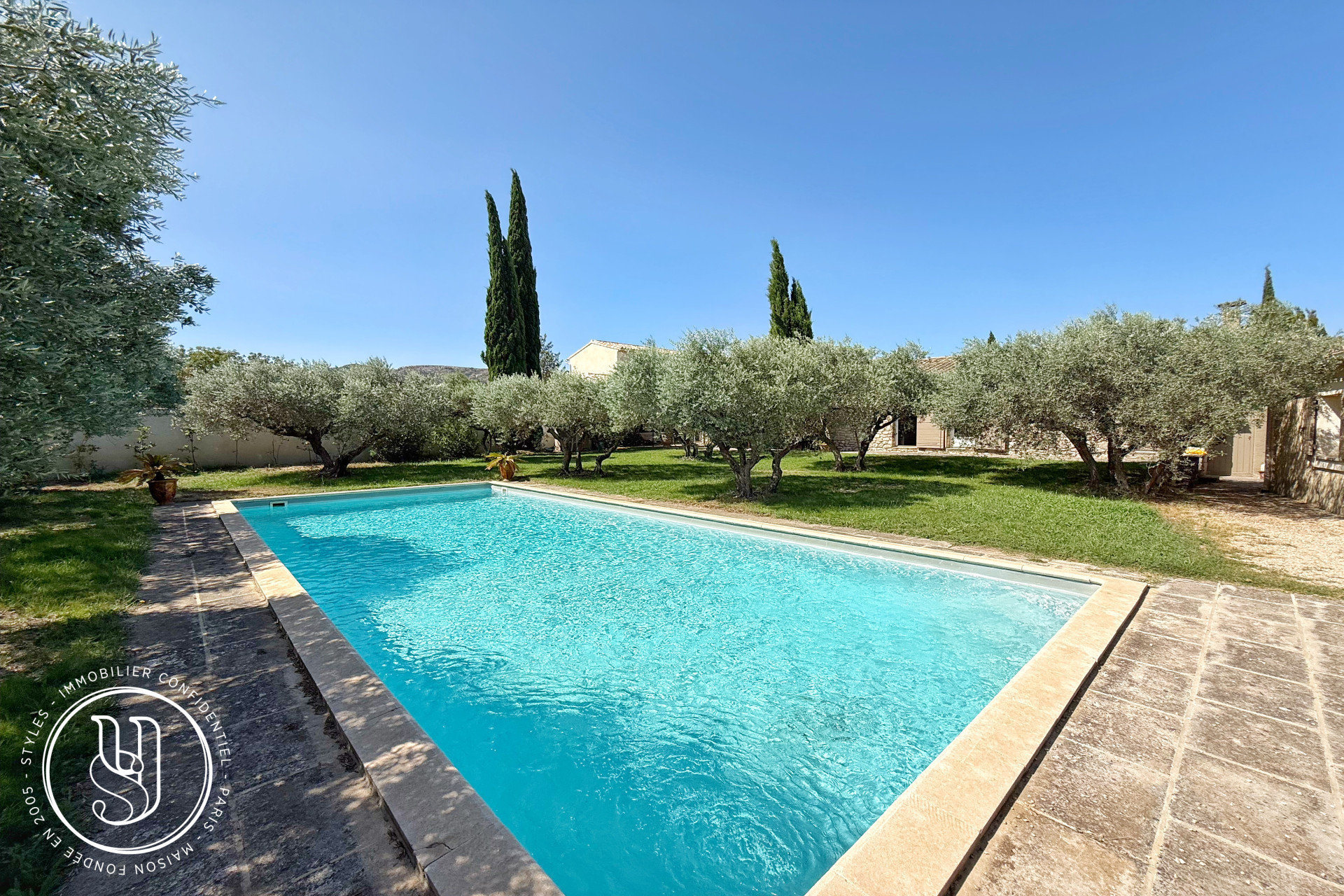 Eygalières - Propriété en pierre avec maison d''amis et piscine - image 9