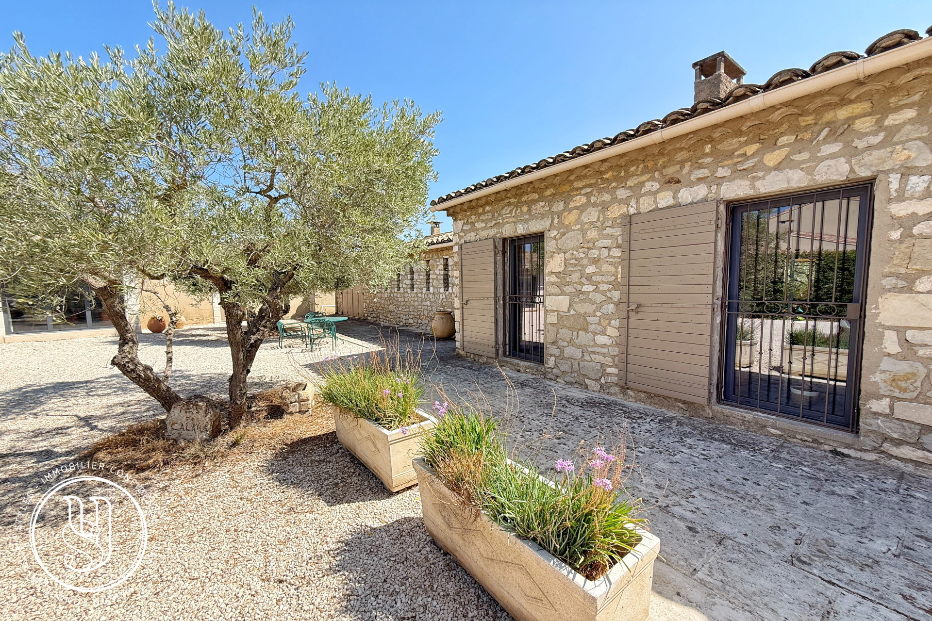 Eygalières - Propriété en pierre avec maison d''amis et piscine - image 14