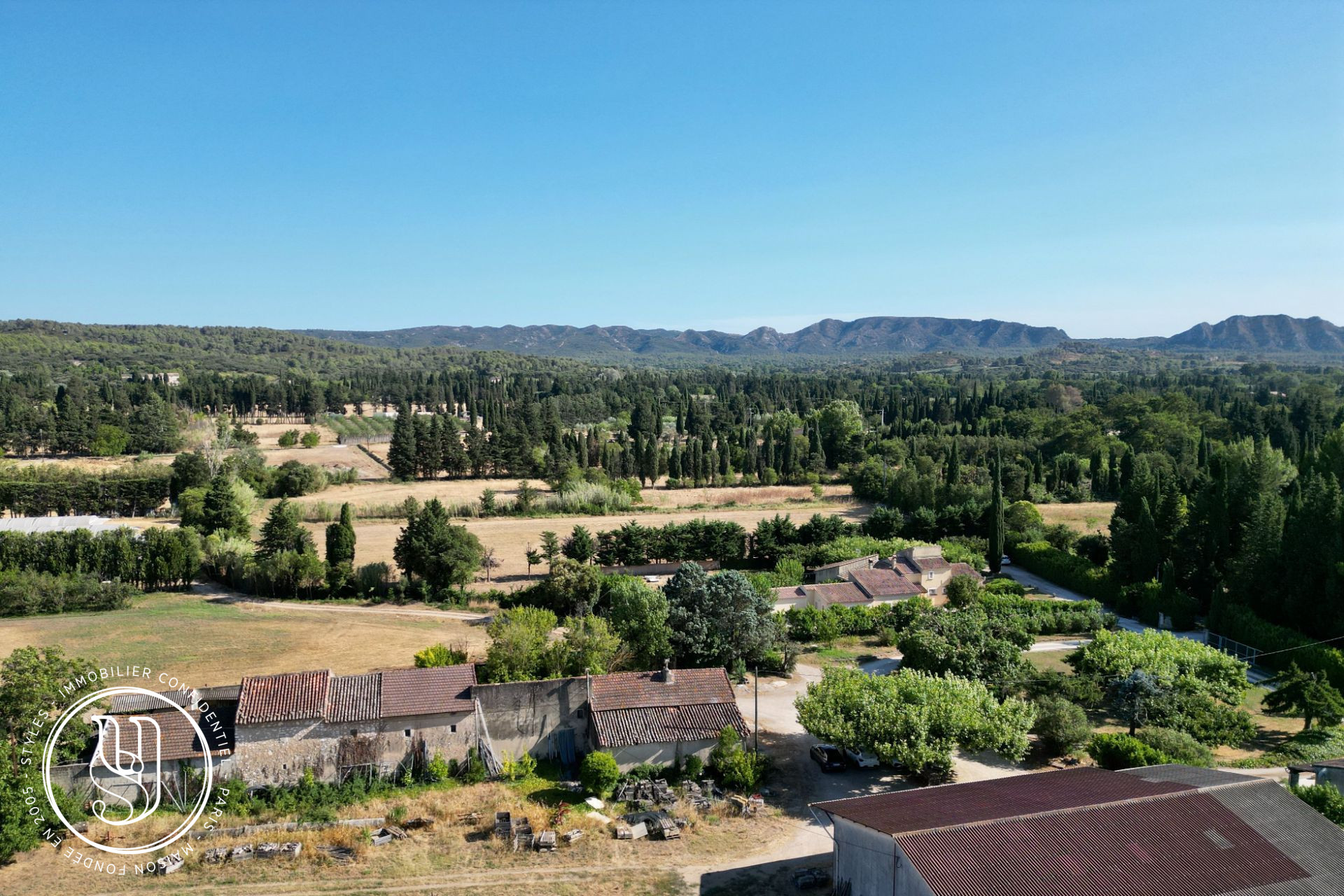 Eygalières - a vast Provençal farmhouse to renovate, an exceptional potenti - image 6