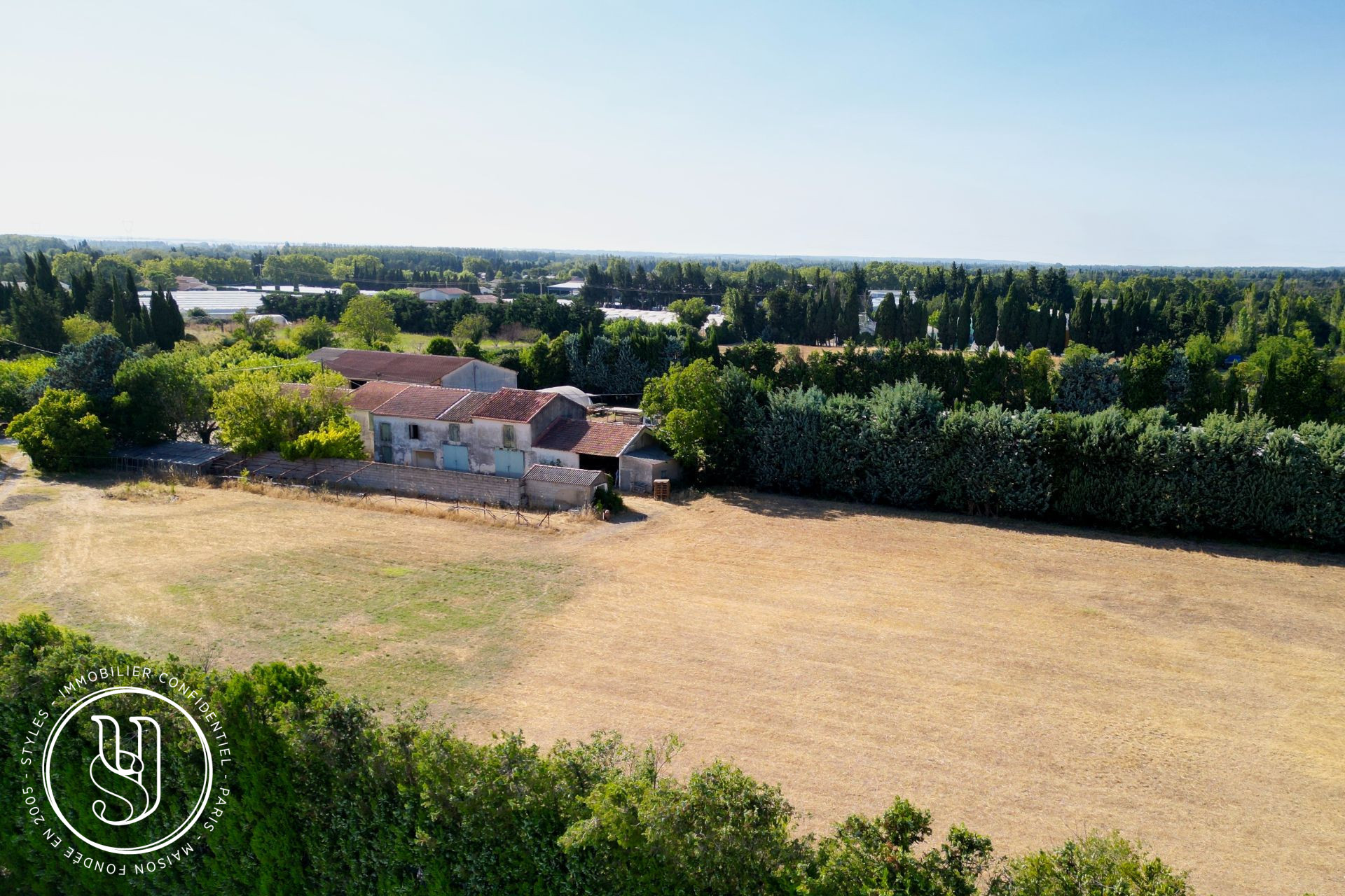 Eygalières - a vast Provençal farmhouse to renovate, an exceptional potenti - image 2