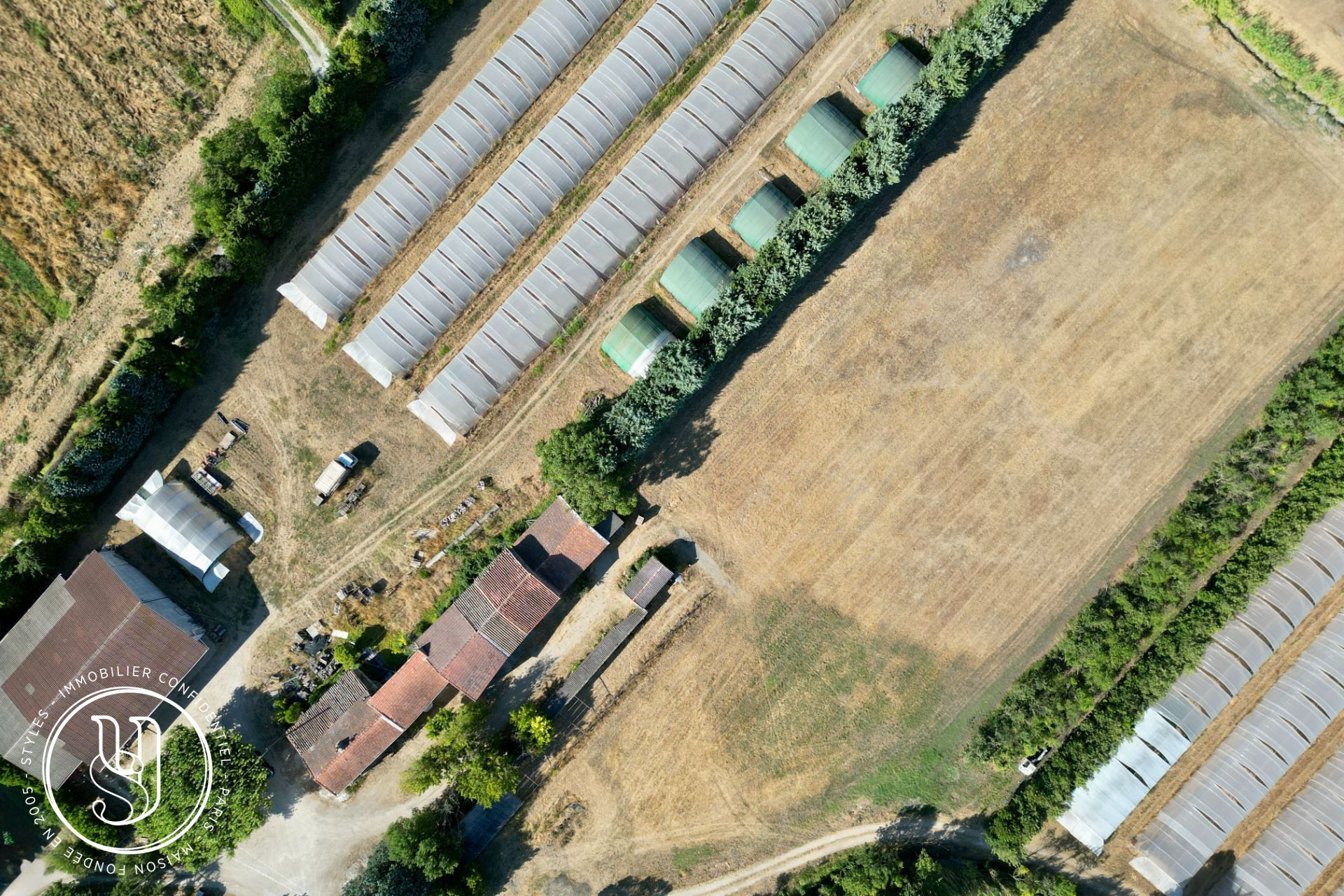 Eygalières - a vast Provençal farmhouse to renovate, an exceptional potenti - image 5