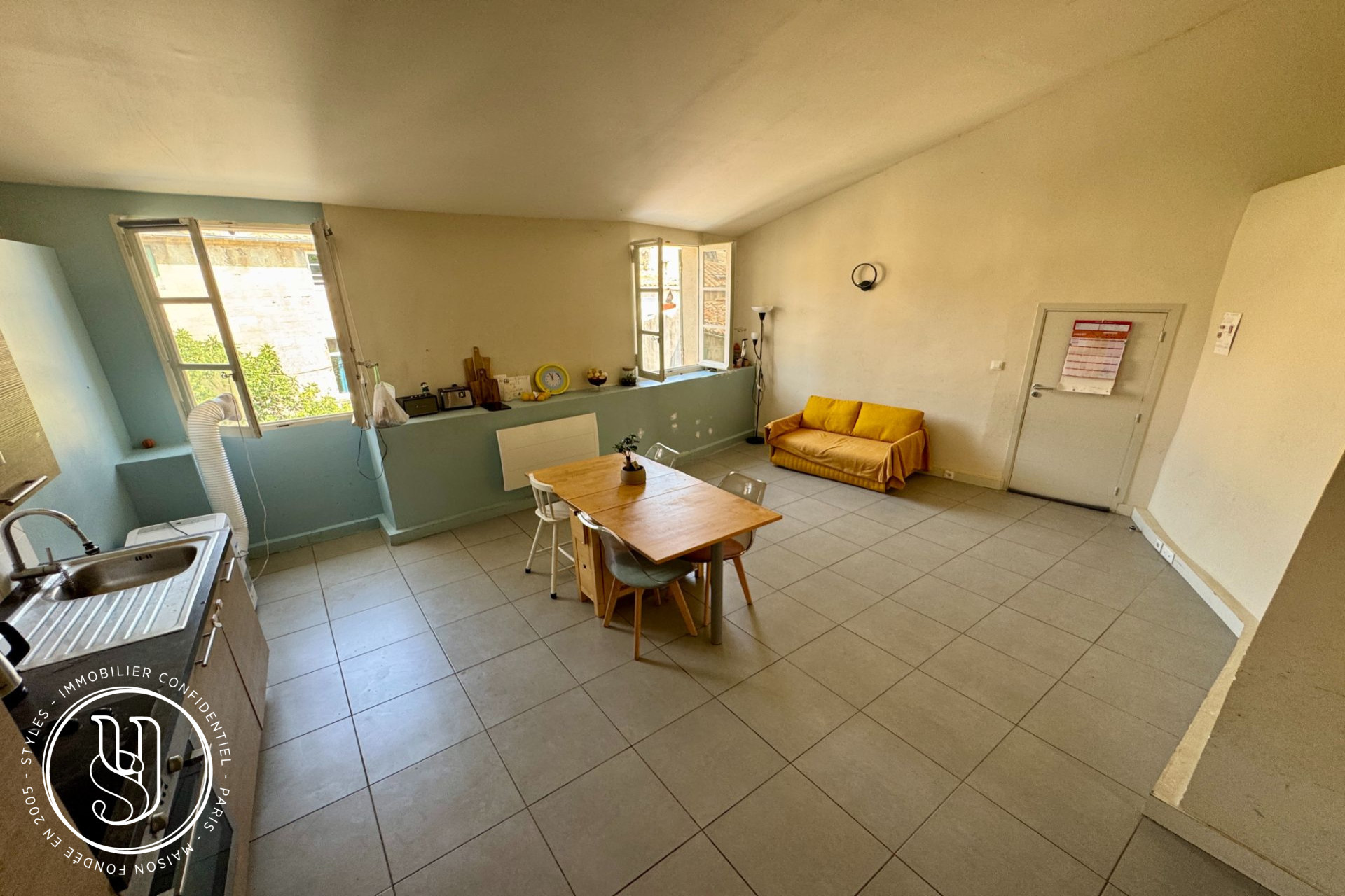 Uzès - historic center, a bright duplex - image 7