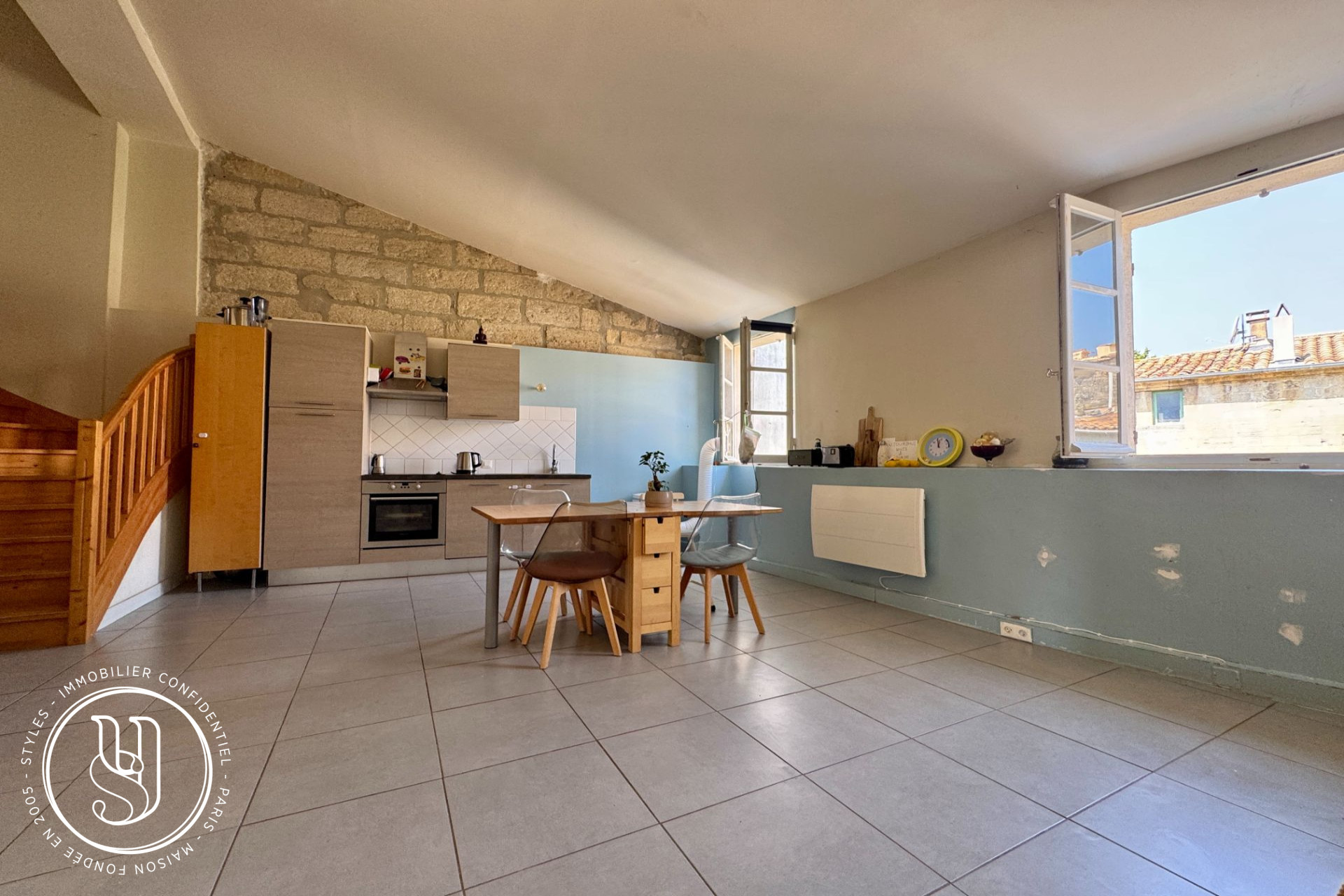 Uzès - historic center, a bright duplex - image 6