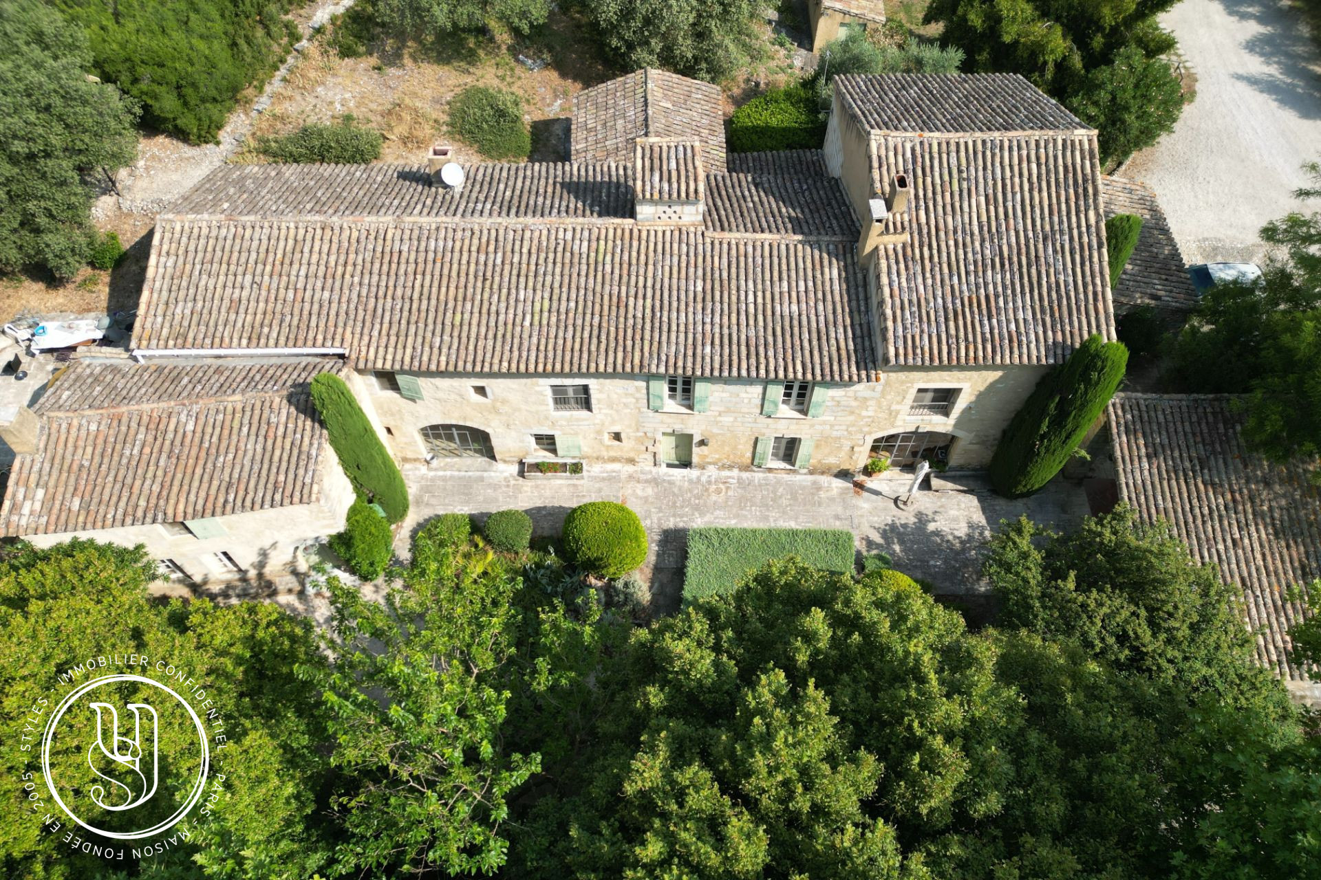 Saint-Rémy-de-Provence - en campagne - Fabuleux domaine de 28ha - image 6
