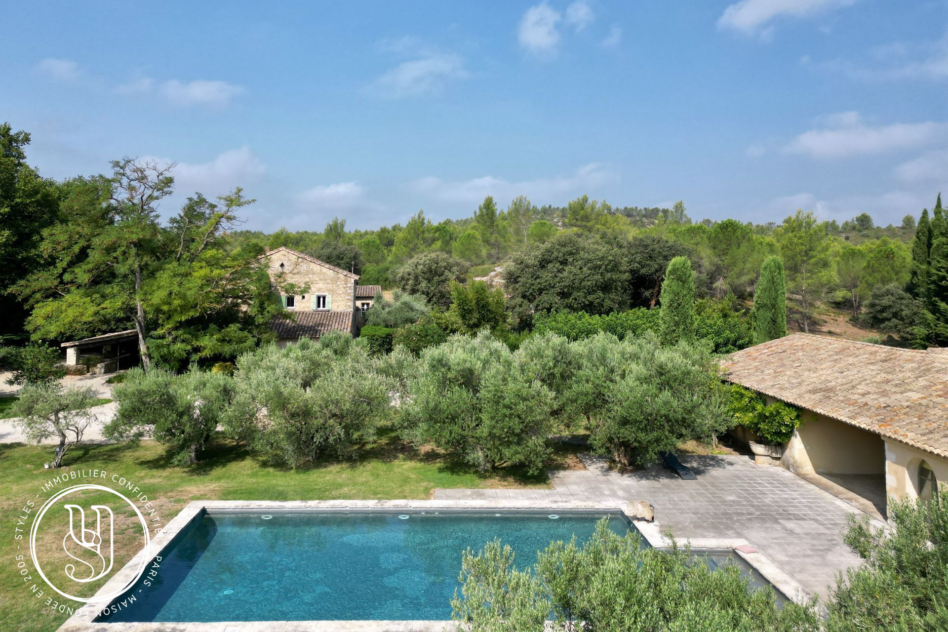 Saint-Rémy-de-Provence - en campagne - Fabuleux domaine de 28ha - image 8