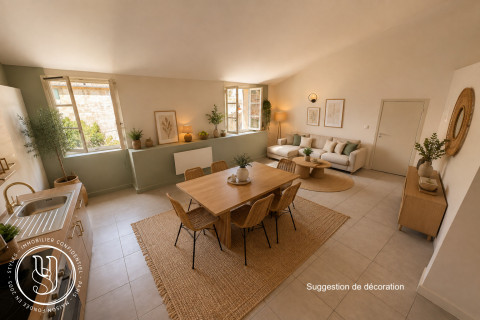 Uzès - historic center, a bright duplex - image 1