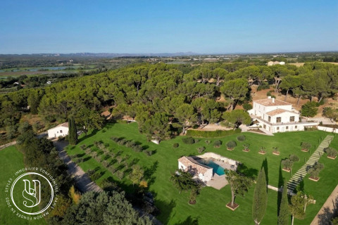 Arles - BARBEGAL ? Exceptional Estate at the Gates of the Alpilles - image 1