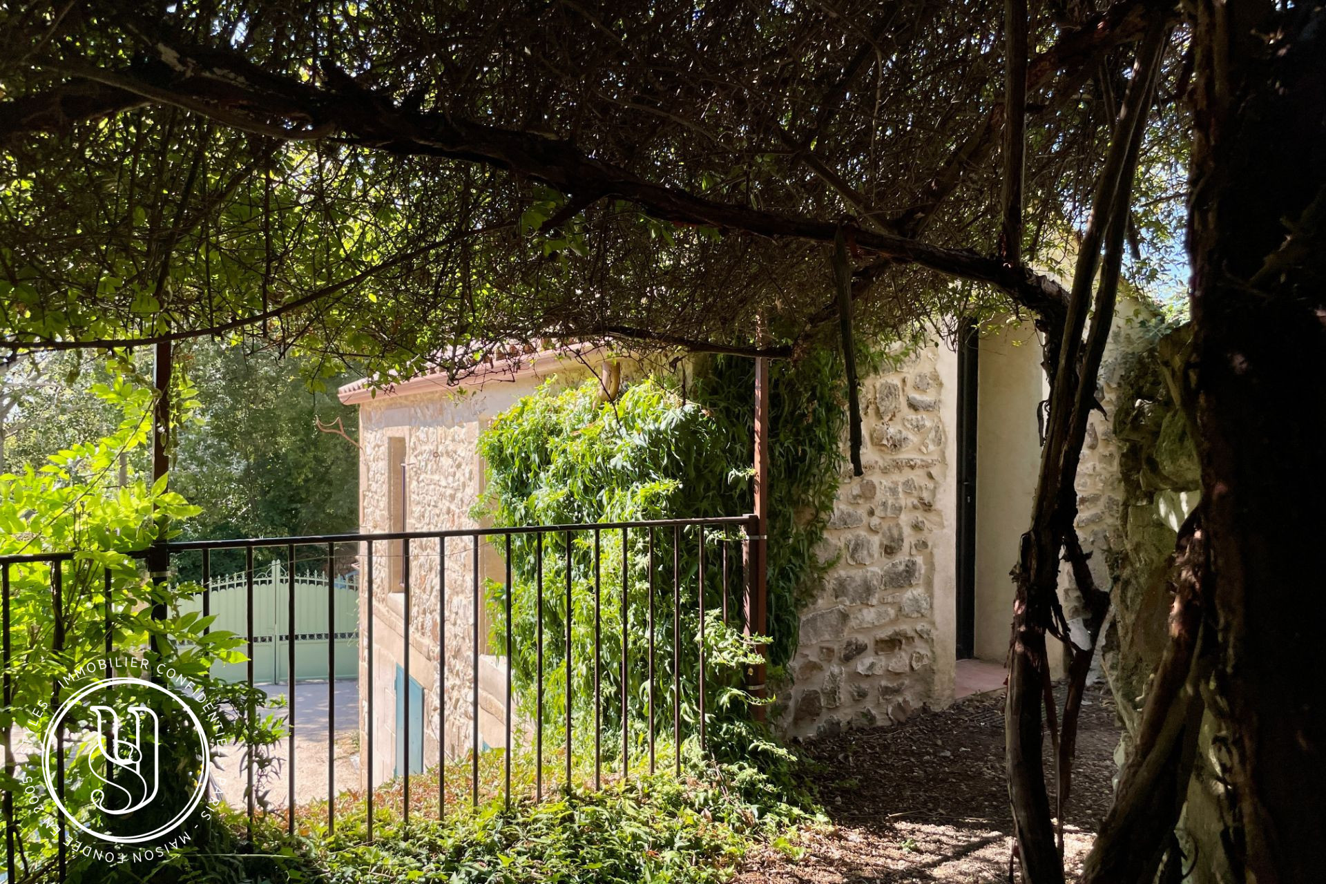 Uzès - proche, un bien de charme avec extension contemporaine - image 17