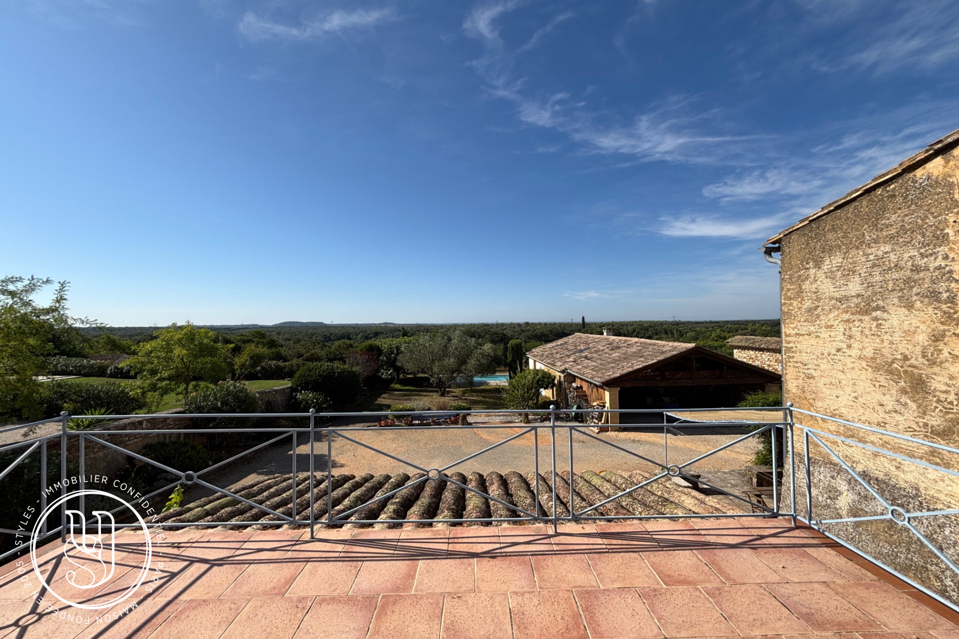 Uzès - proche, Mas de village avec maison d''amis, piscine et vue pan - image 9