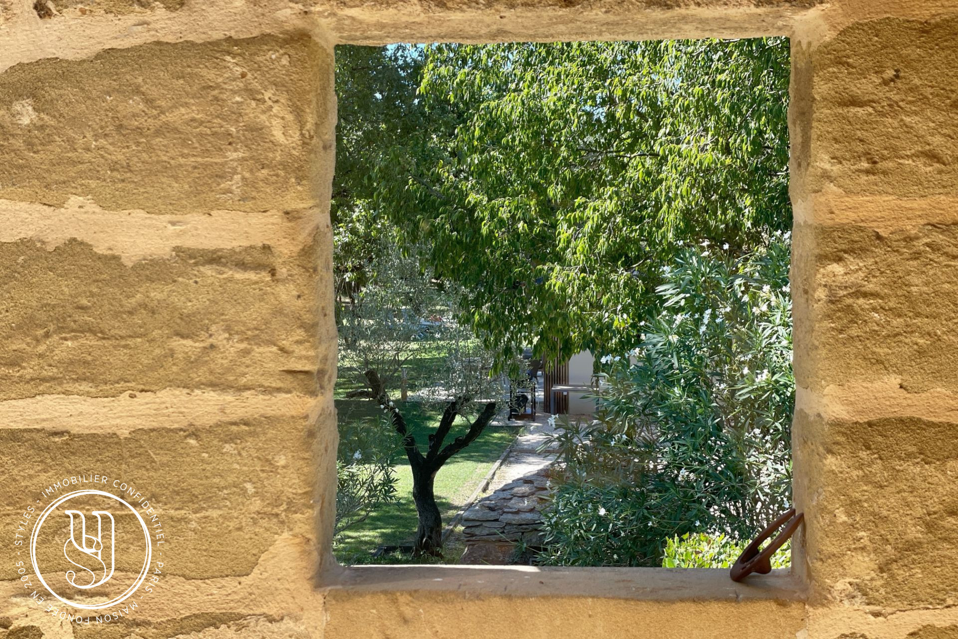 Uzès - close by, authentic Provençal farmhouse with pool house and tr - image 17