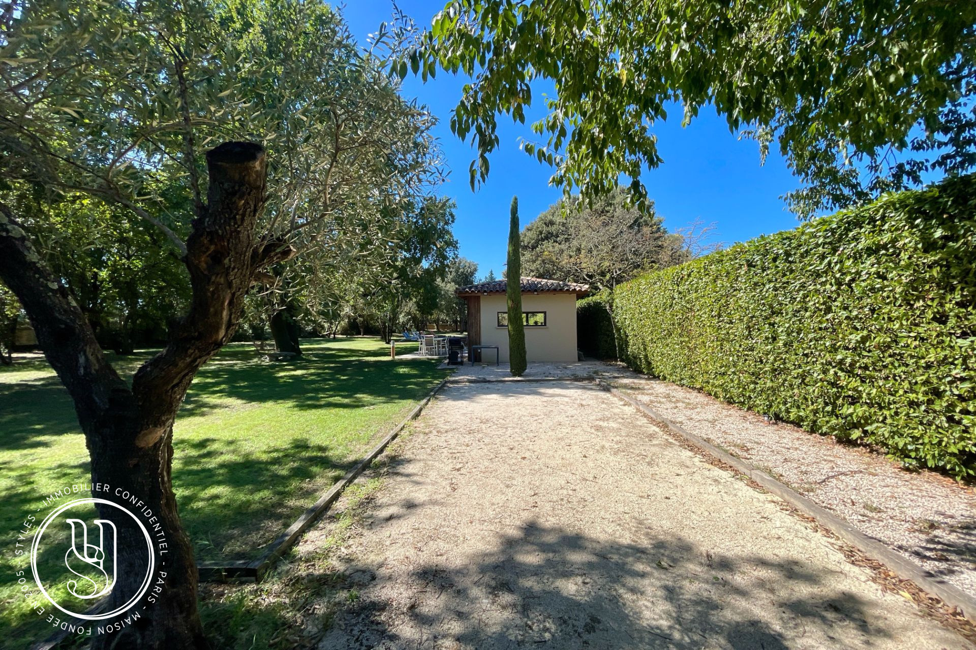 Uzès - close by, authentic Provençal farmhouse with pool house and tr - image 20