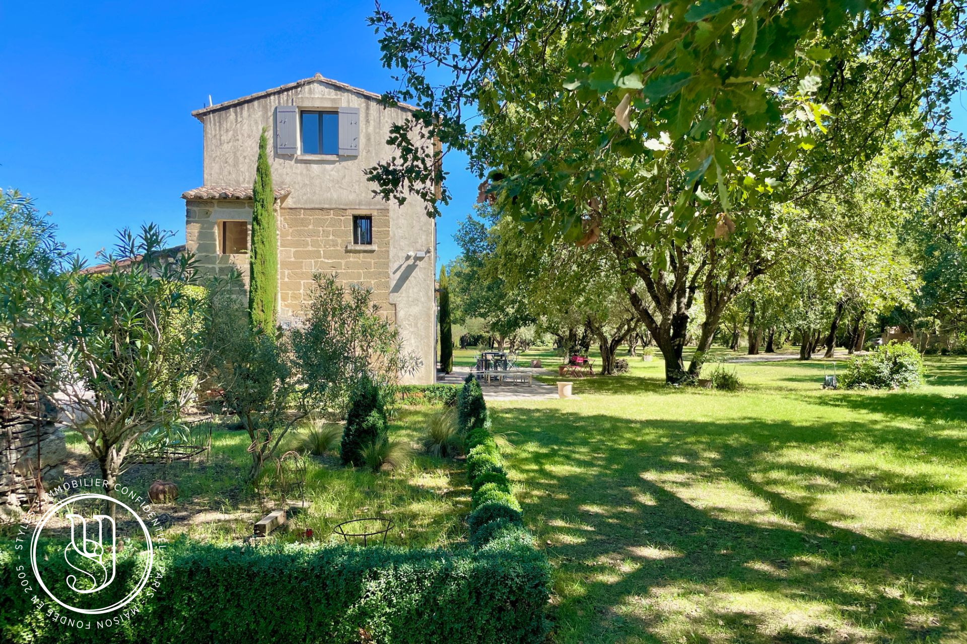 Uzès - close by, authentic Provençal farmhouse with pool house and tr - image 7