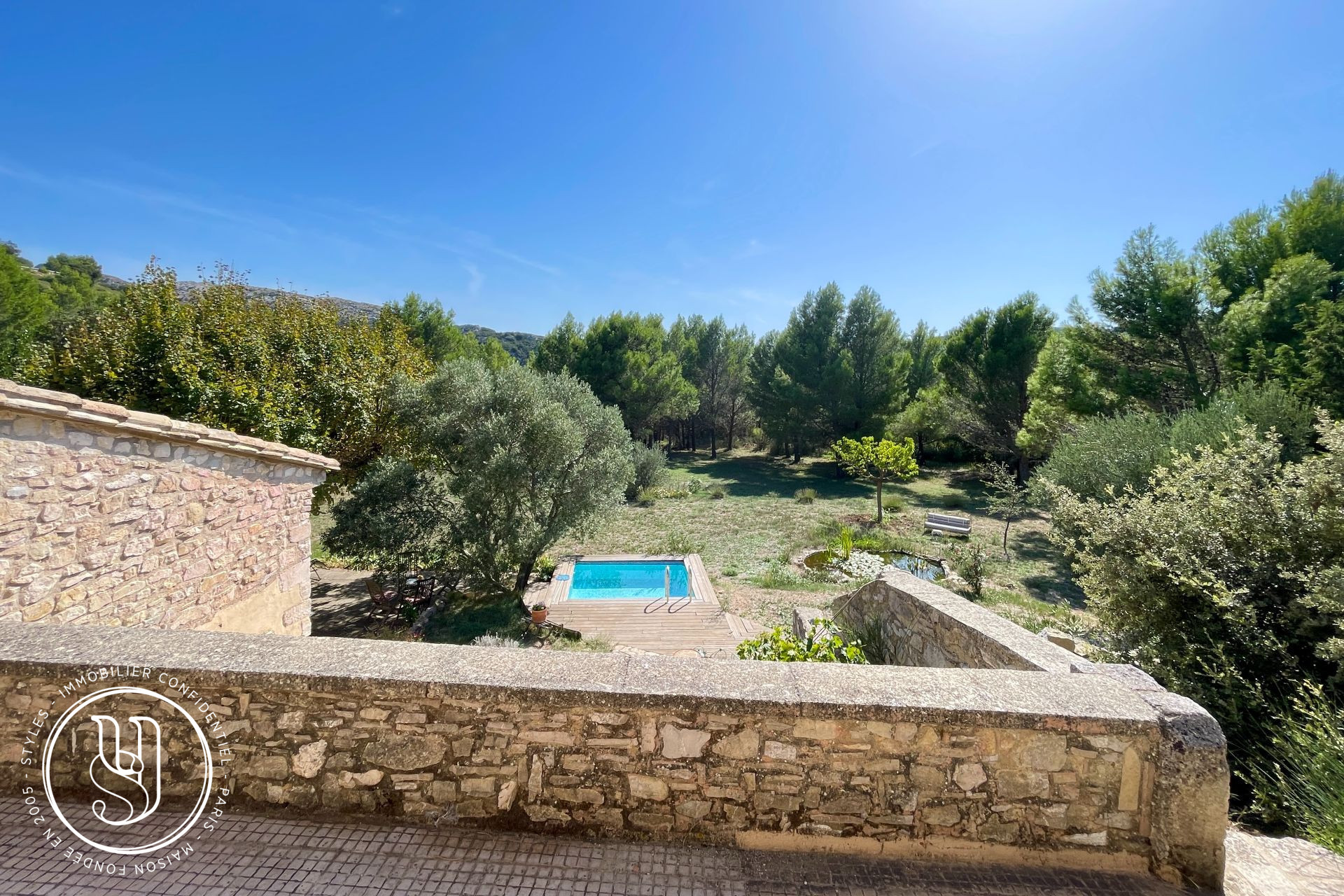 Eygalières - Un mas, 3 hectares et les Alpilles pour horizon - image 8