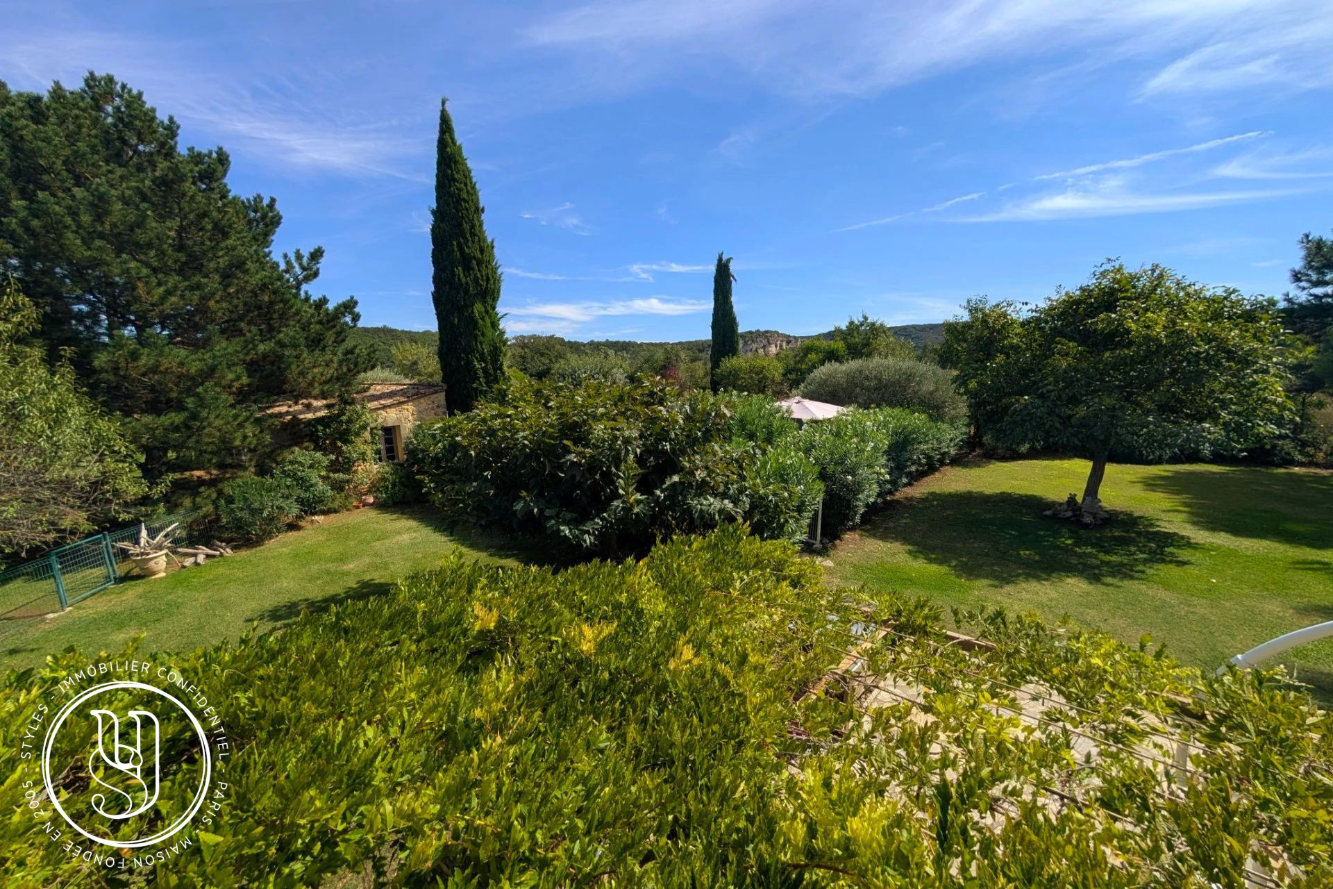 Uzès - close to Uzès and the Pont du Gard - a charming estate with ra - image 4