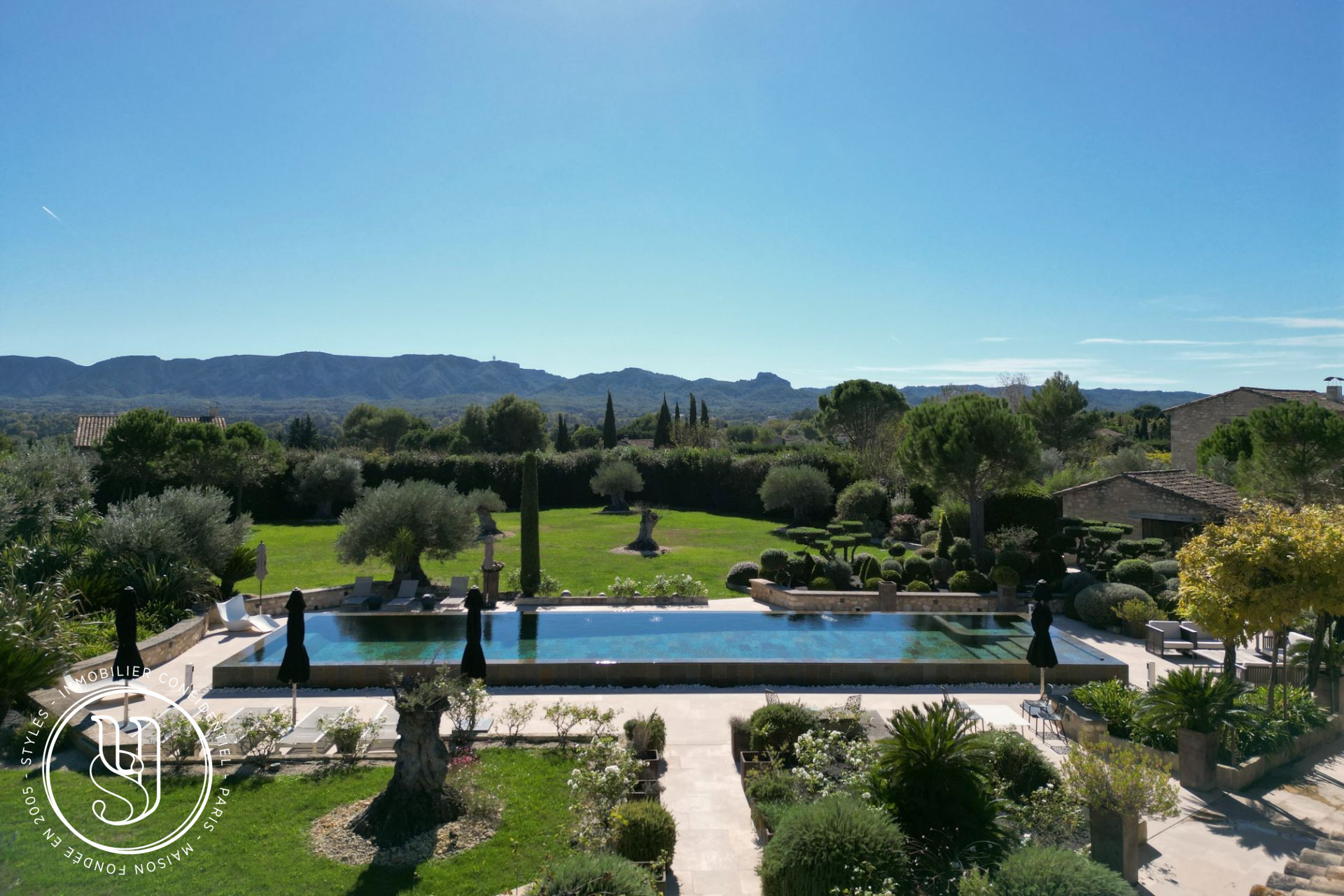 Saint-Rémy-de-Provence - Exceptional farmhouse with panoramic views over the Alpilles - image 1