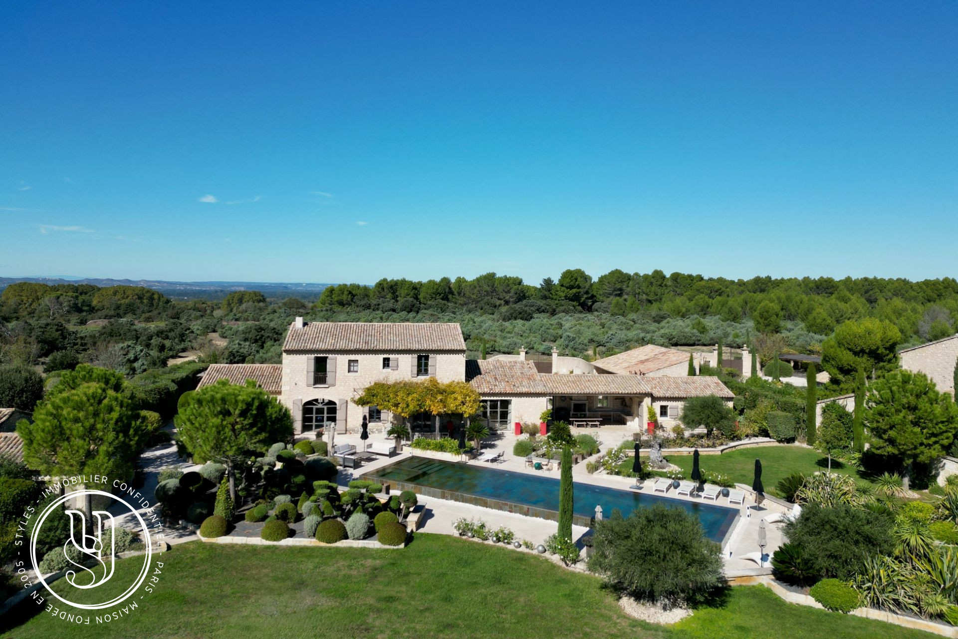 Saint-Rémy-de-Provence - Exceptional farmhouse with panoramic views over the Alpilles - image 3