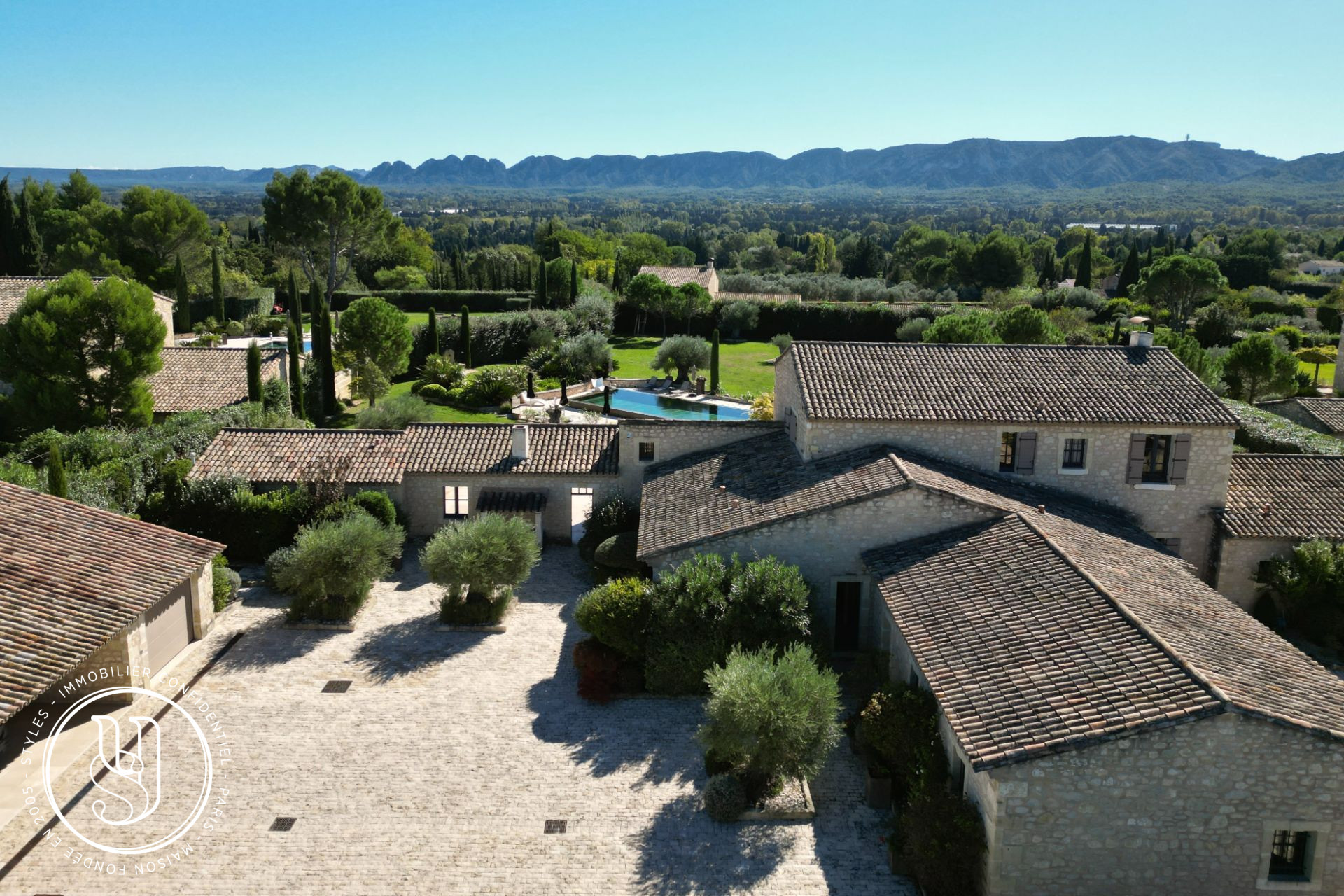Saint-Rémy-de-Provence - Exceptional farmhouse with panoramic views over the Alpilles - image 5