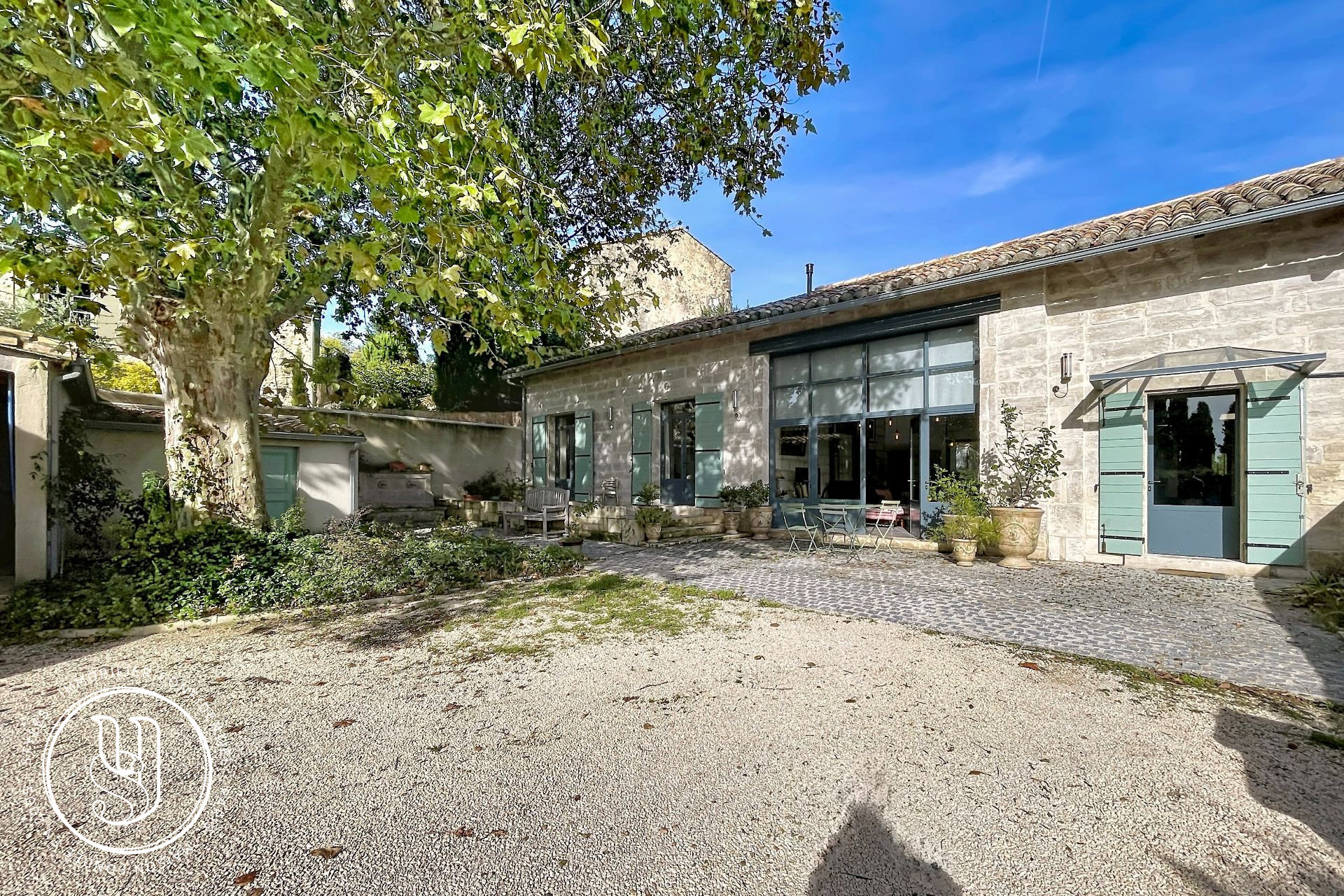 Maussane-les-Alpilles - Une maison en pierre, prête à vivre - image 7