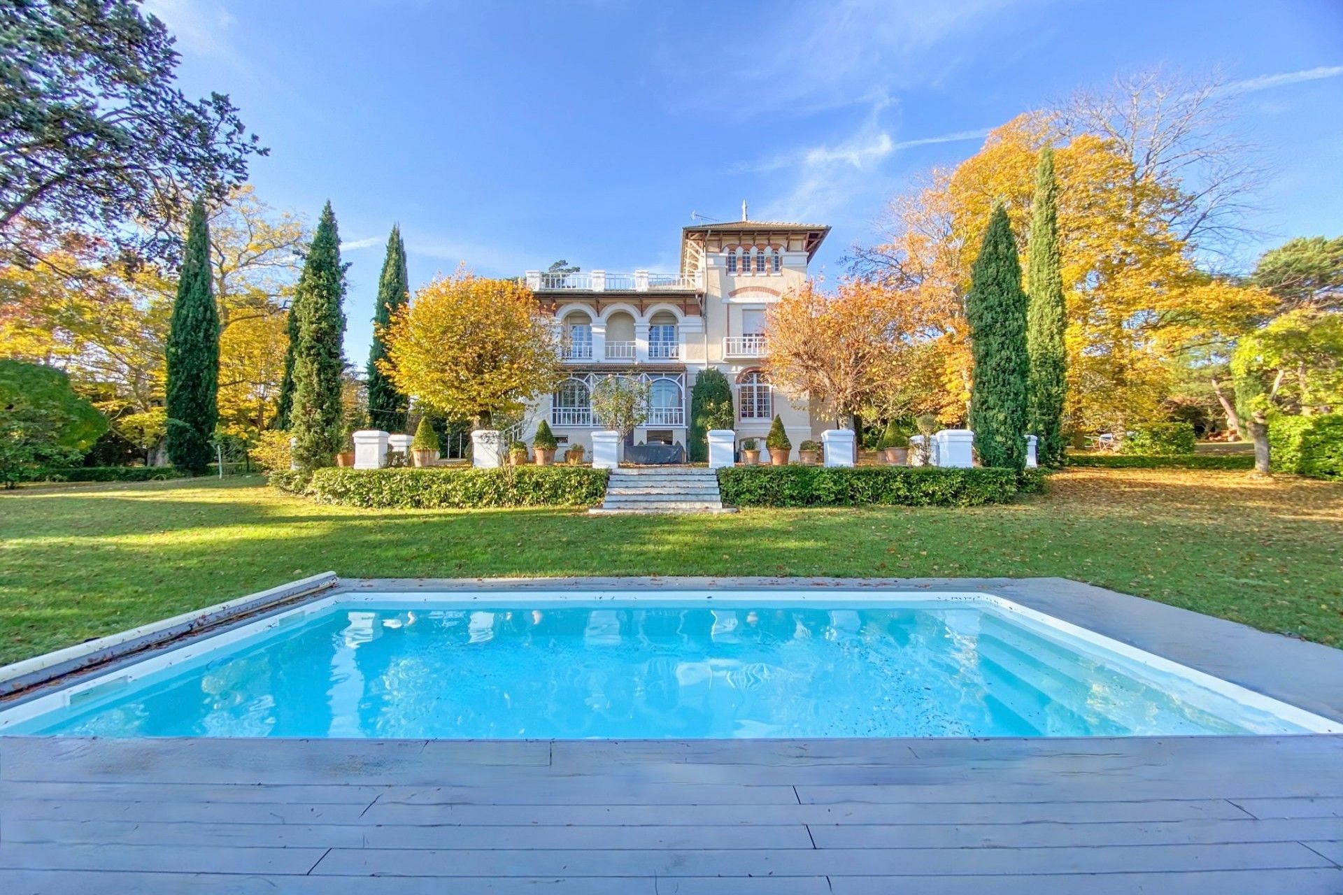 Agence immobilière / Confidentiel / haut de gamme - Styles